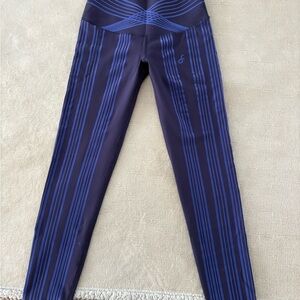 Stylish Blue Striped Leggings